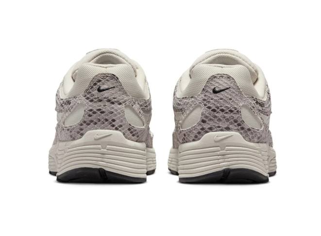 Nike Light Gray Patterned Sneakers