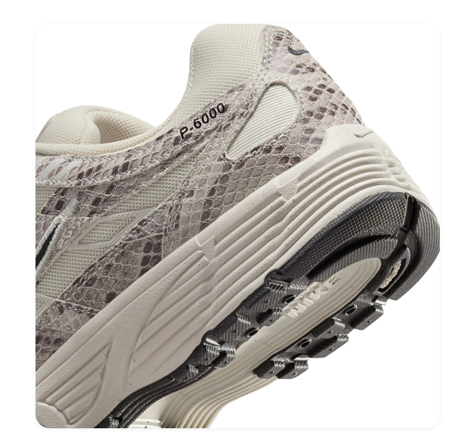 Nike Light Gray Patterned Sneakers