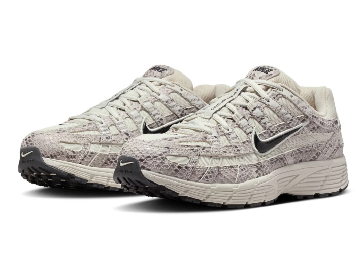 Nike Light Gray Patterned Sneakers