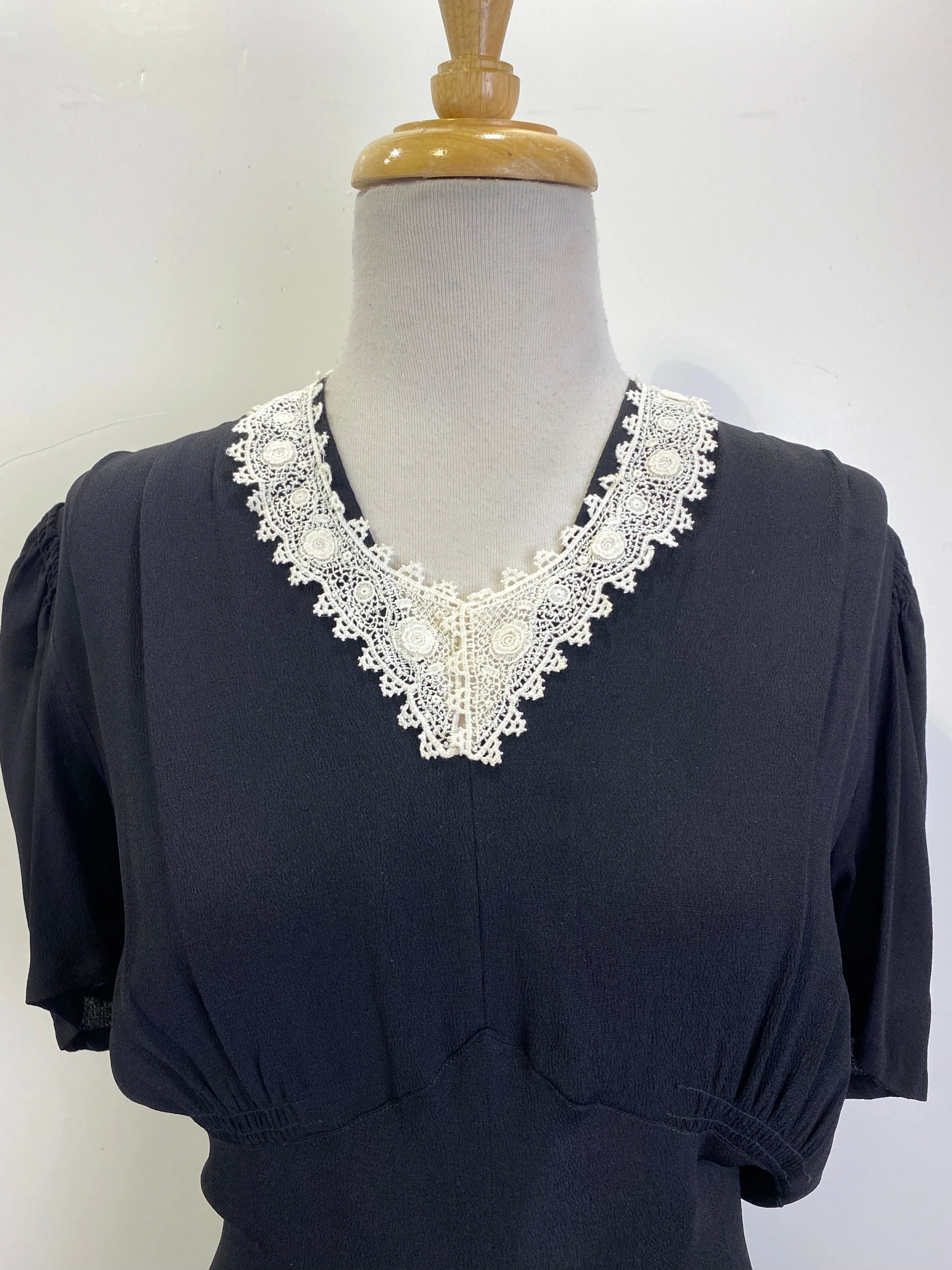 Antique Edwardian White Irish Crochet Lace Collar