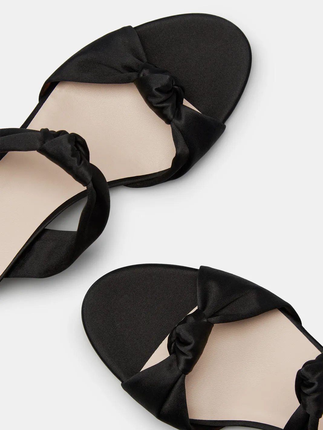 Knot Sandal Kitten / Black Satin