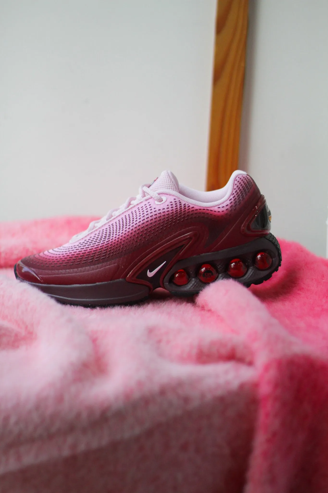 W AIR MAX DN "TEAM RED/PINK FOAM"