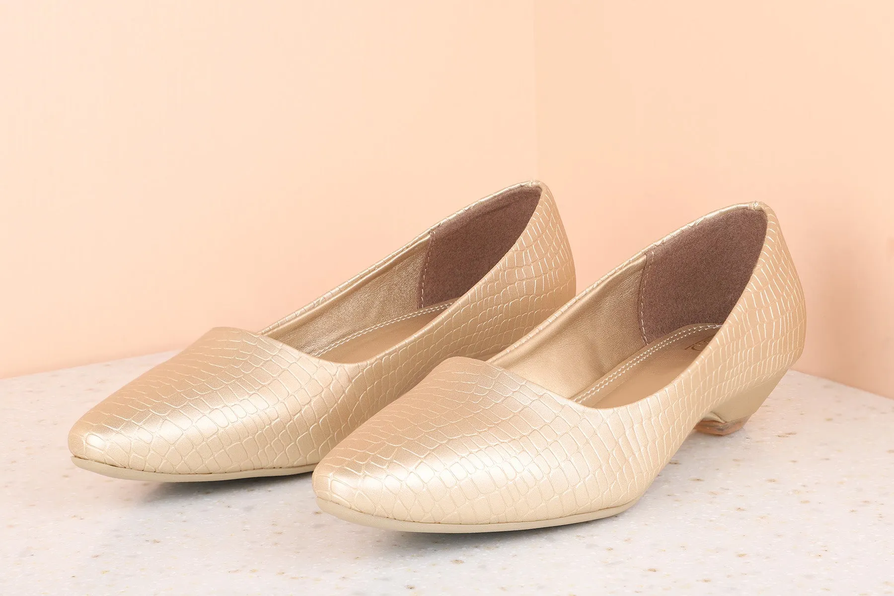 Women Gold Textured  Kitten Pumps